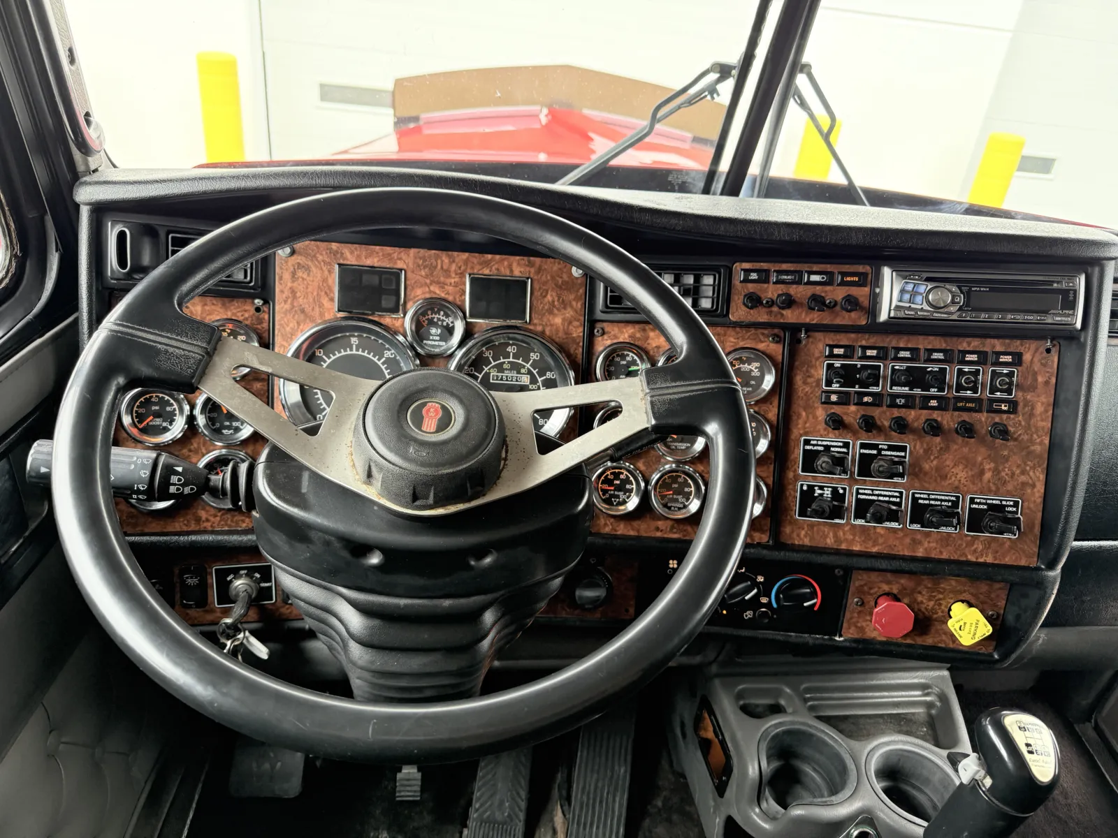 2005 Kenworth W900 - image 16