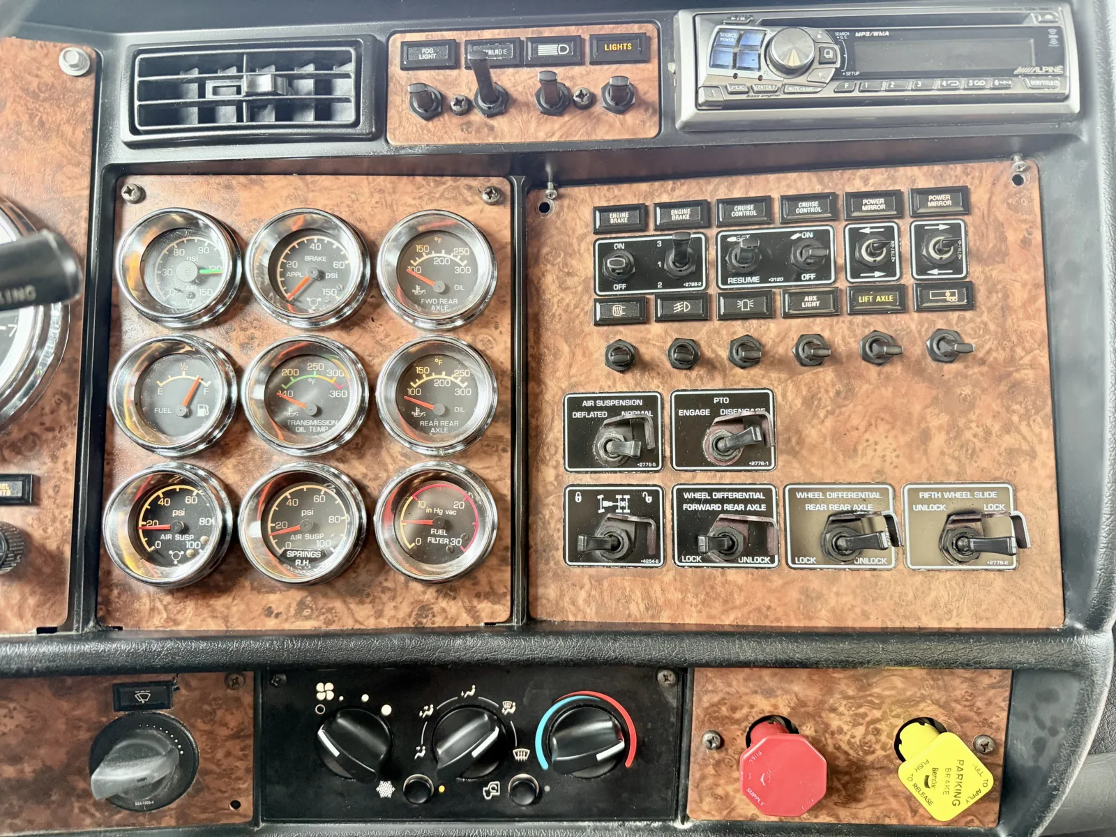 2005 Kenworth W900 - image 18