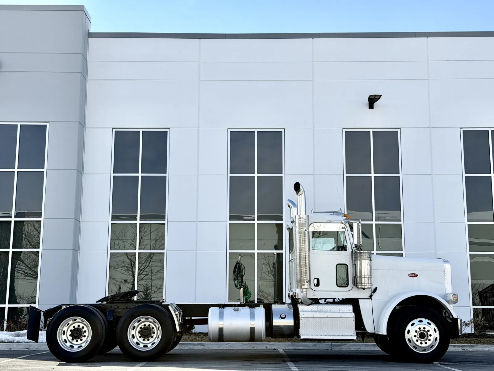 2012 Peterbilt - image 3