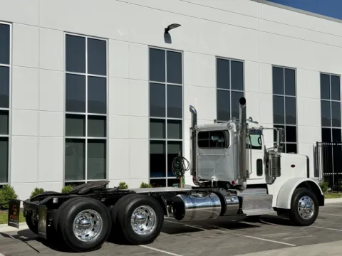 More photos of 2012 PETERBILT 388 at Forge Truck Centers - Illinois, IL