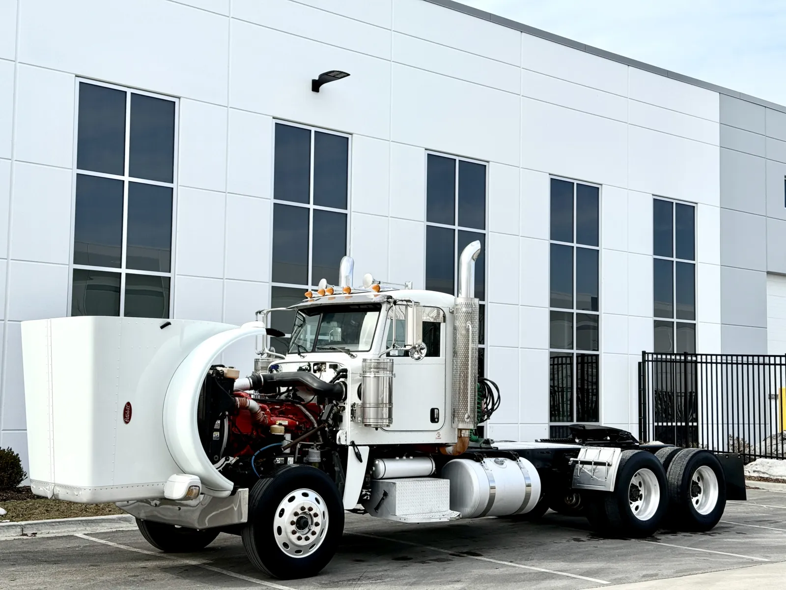 2012 Peterbilt - image 10