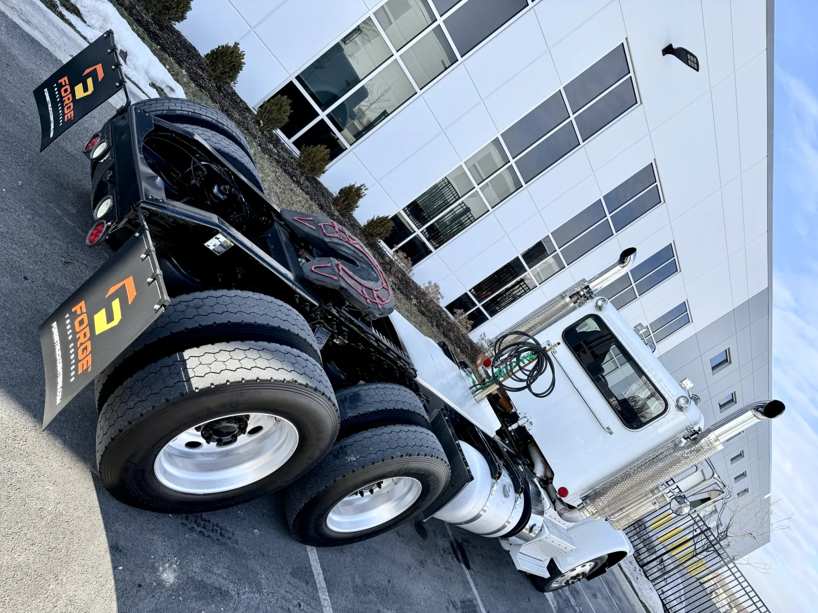 2012 Peterbilt - image 11