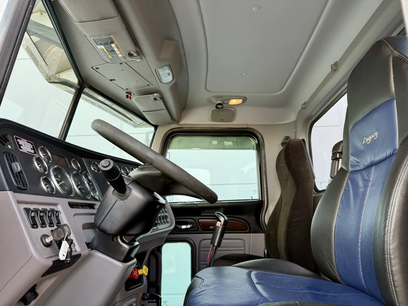 2012 Peterbilt - image 14