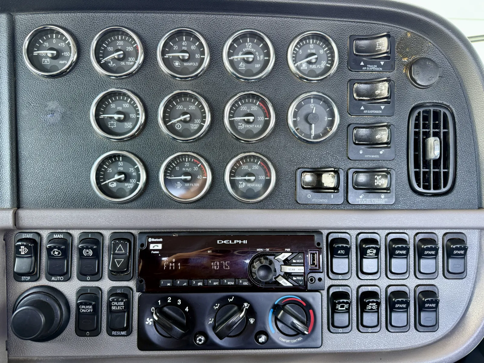 2012 Peterbilt - image 18