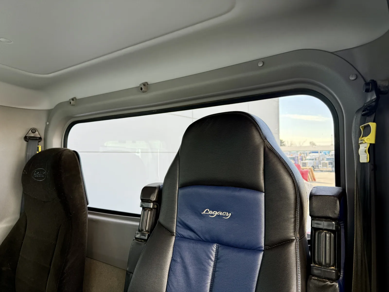 2012 Peterbilt - image 20