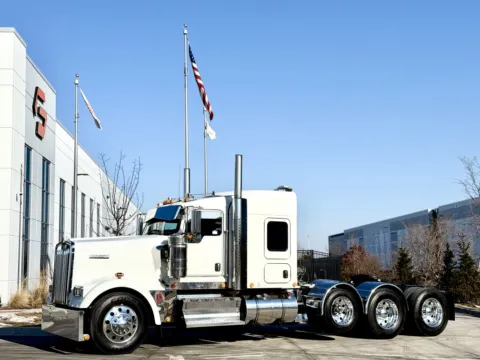 2023 KENWORTH W900 for sale in New Lenox, IL