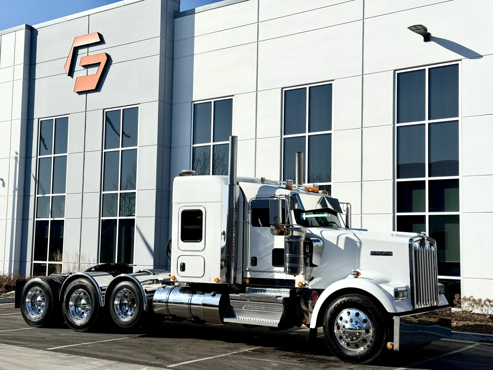 2023 Kenworth W900 - image 2