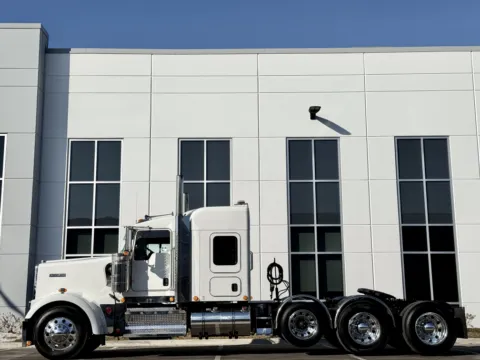 More photos of 2023 KENWORTH W900 at Forge Truck Centers - Illinois, IL