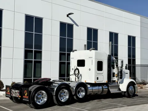 More photos of 2023 KENWORTH W900 at Forge Truck Centers - Illinois, IL