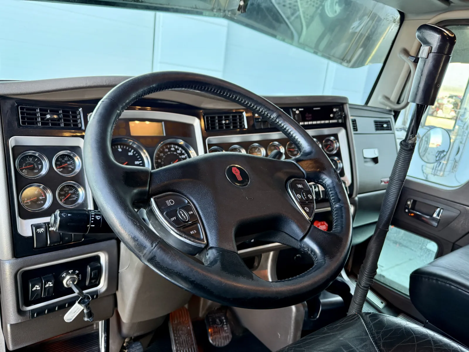 2023 Kenworth W900 - image 15