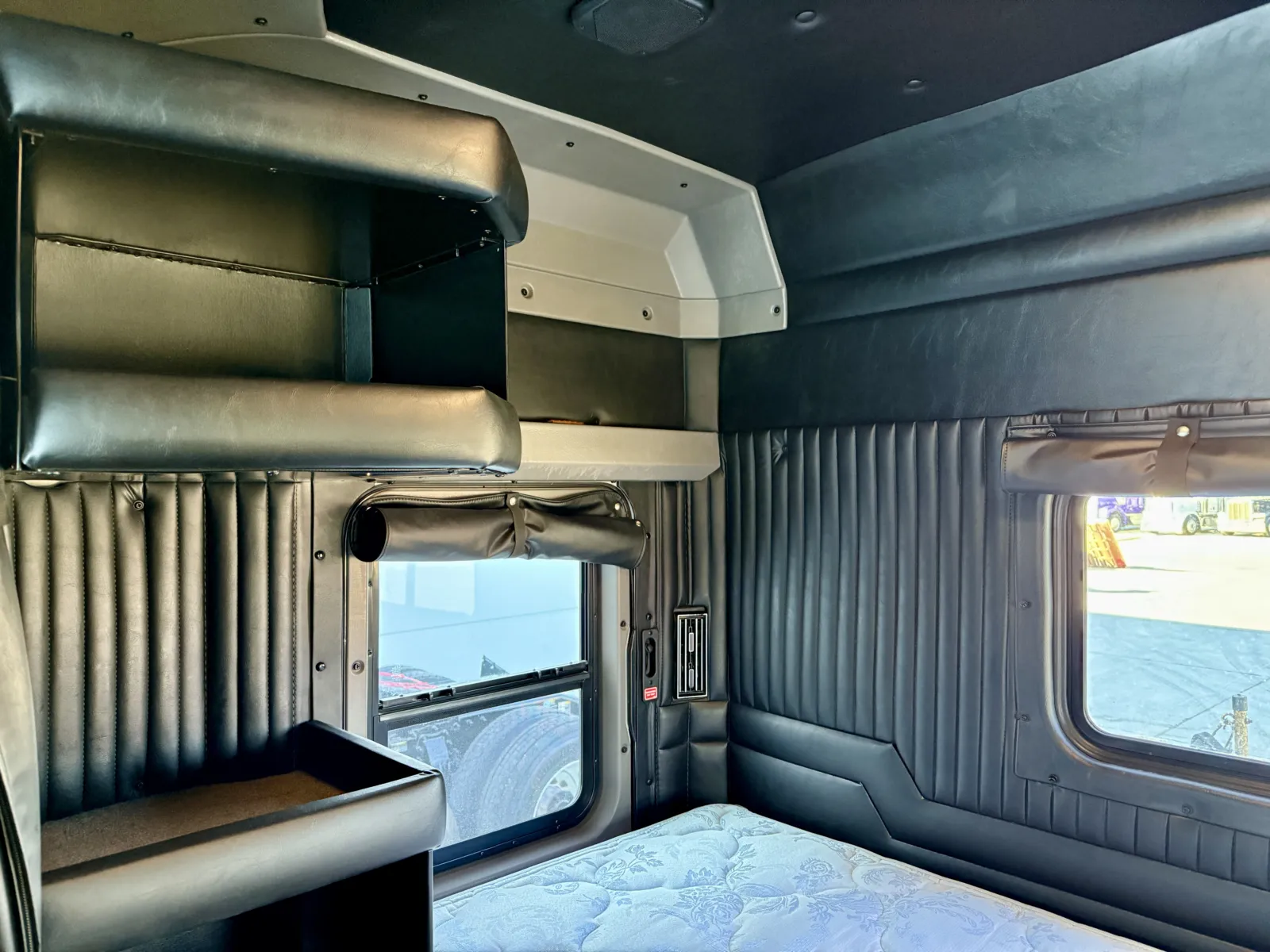 2023 Kenworth W900 - image 22