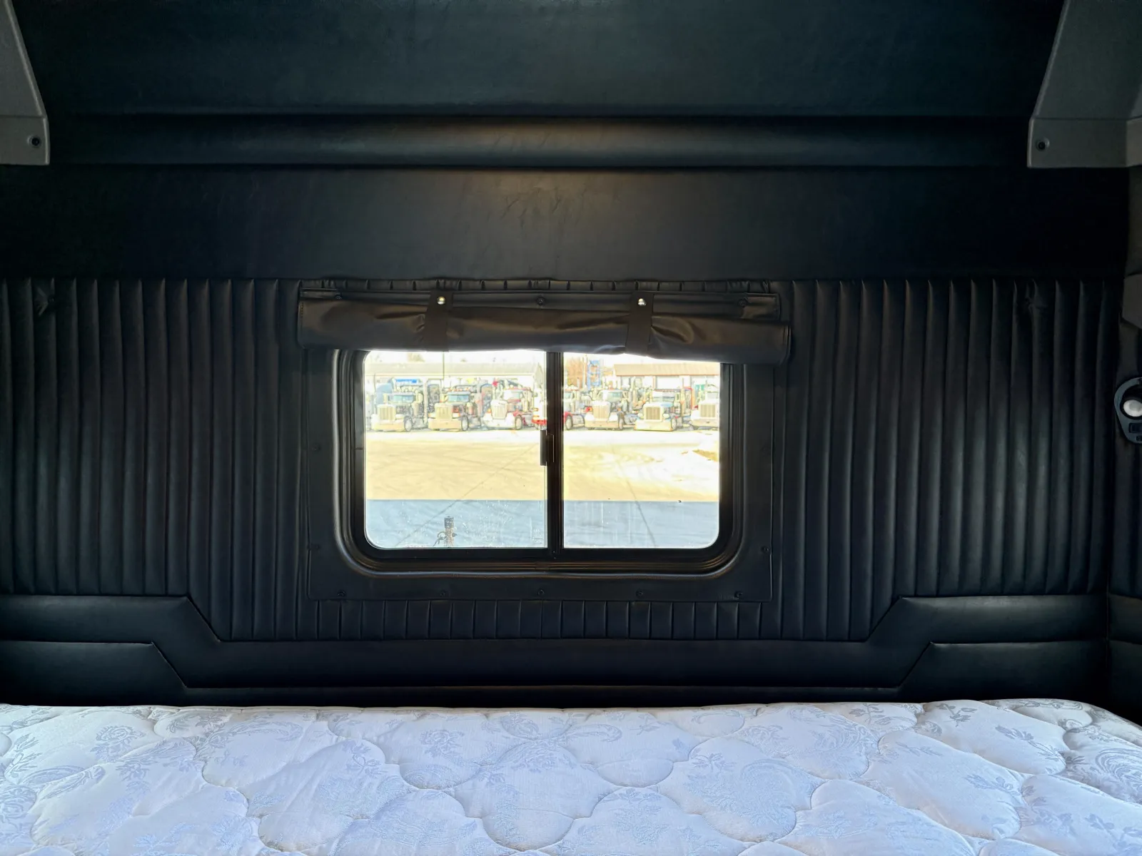 2023 Kenworth W900 - image 23