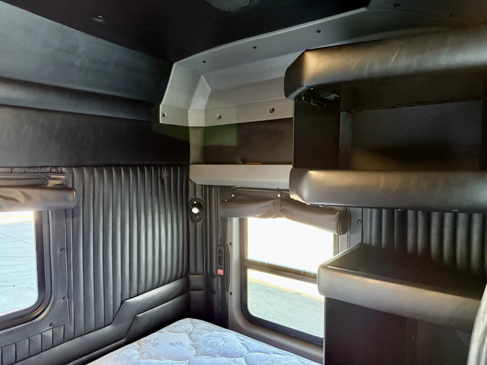 2023 Kenworth W900 - image 24