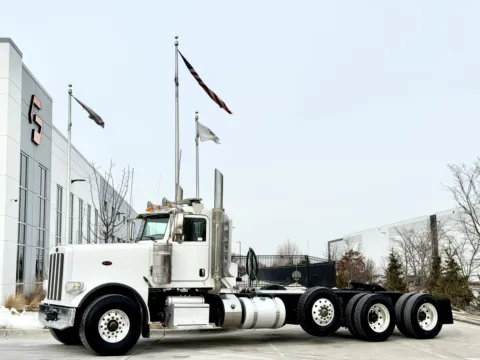 2018 PETERBILT 389 for sale in New Lenox, IL