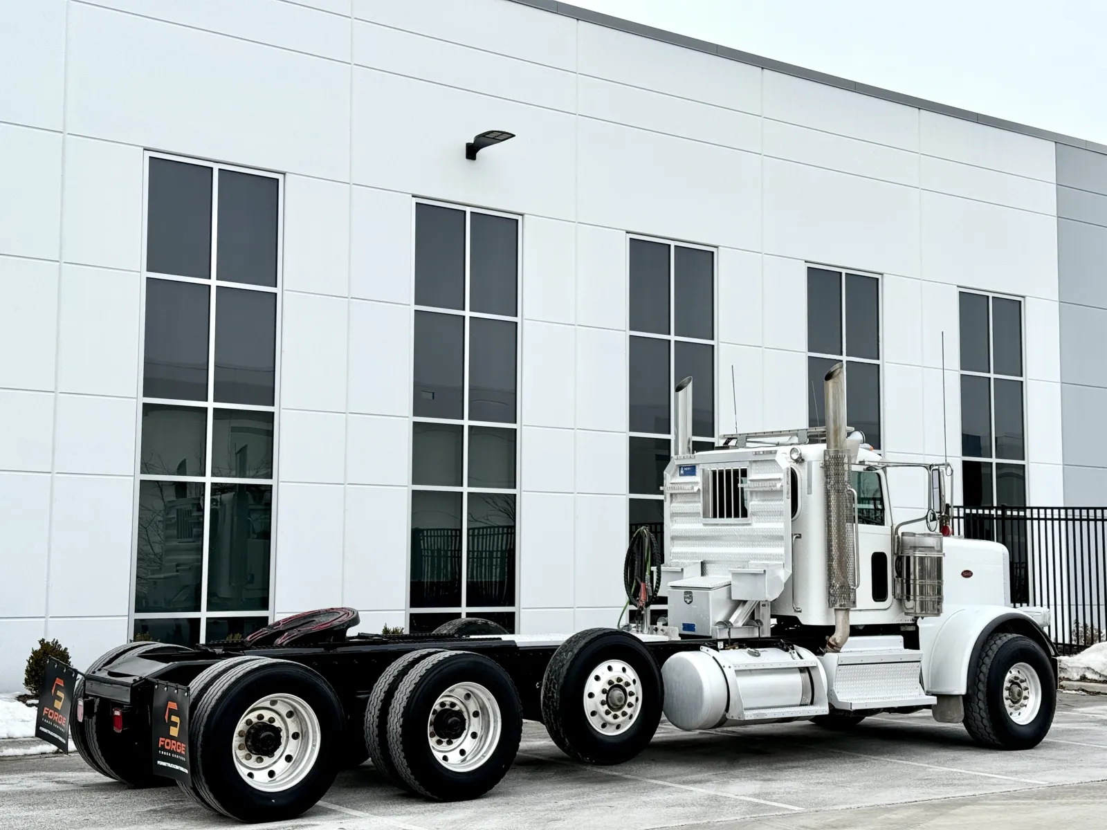 2018 Peterbilt 389 - image 5