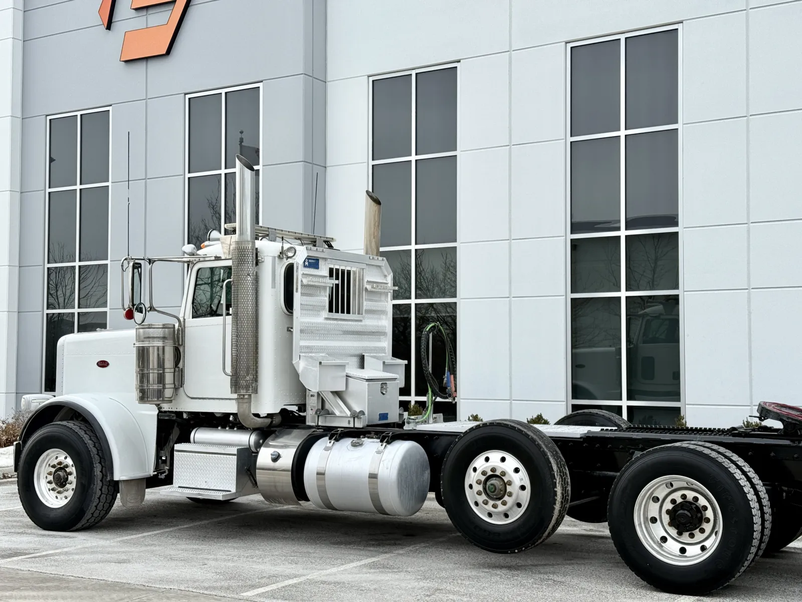 2018 Peterbilt 389 - image 8