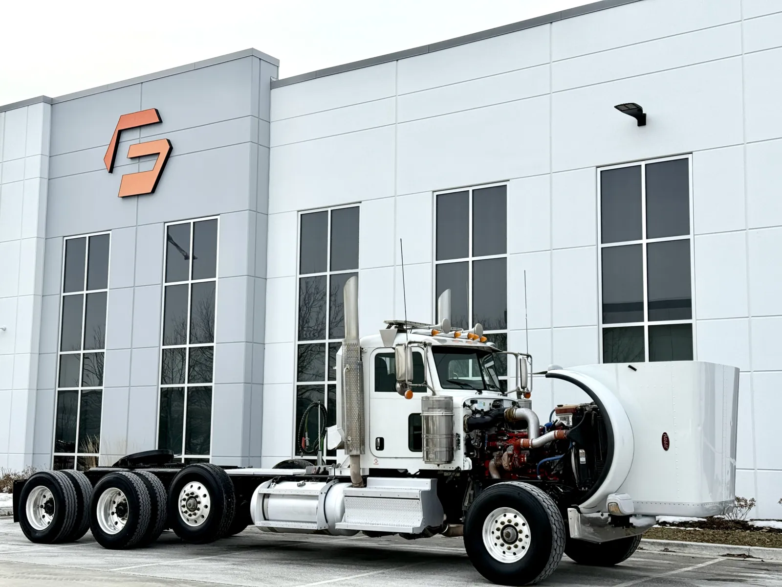 2018 Peterbilt 389 - image 9