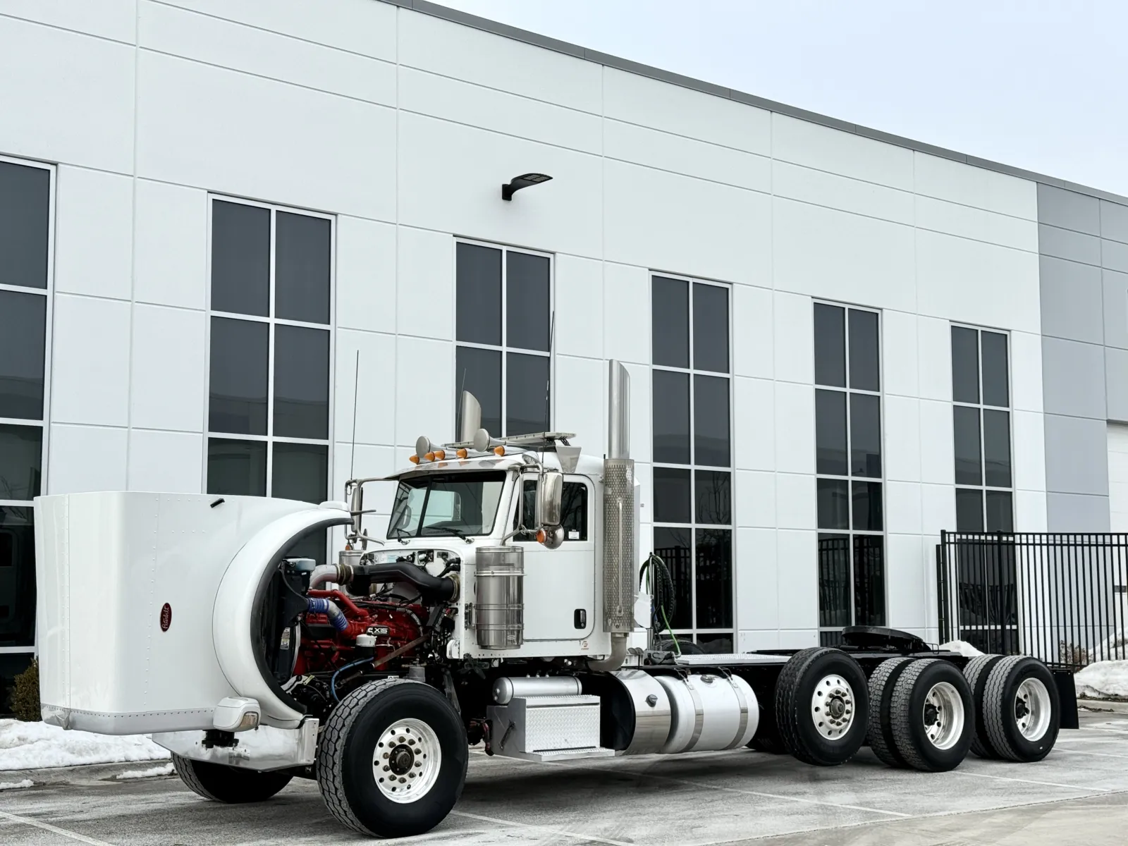 2018 Peterbilt 389 - image 10