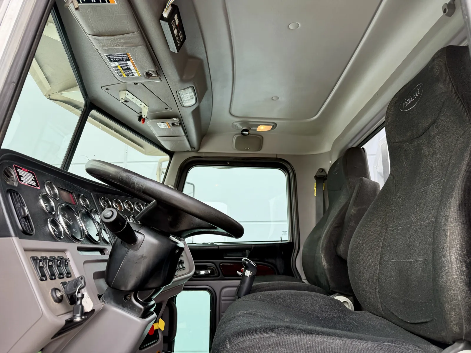2018 Peterbilt 389 - image 14