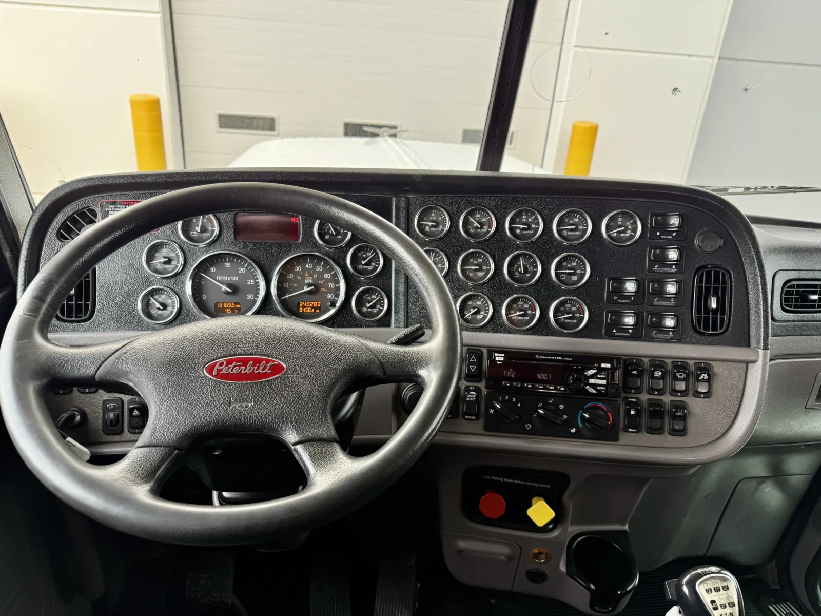 2018 Peterbilt 389 - image 16