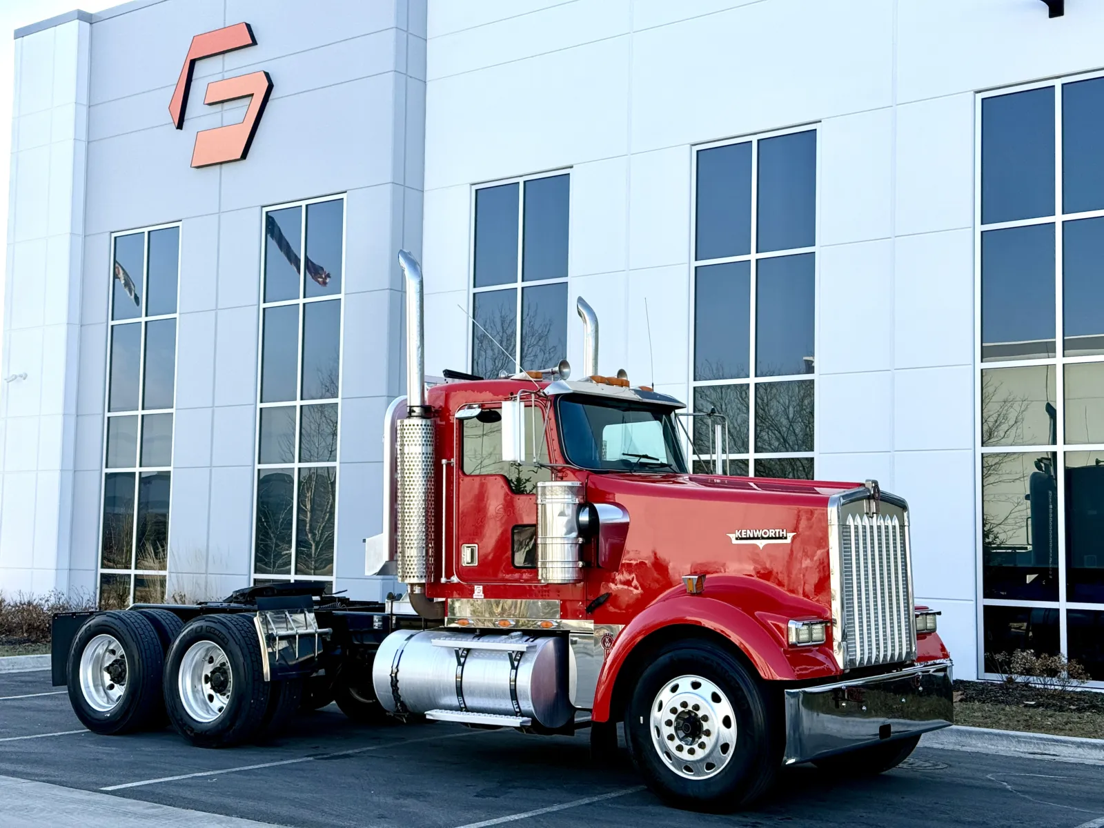 2001 Kenworth W900 - image 2