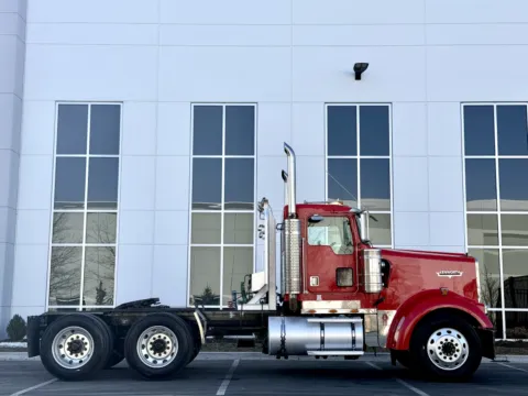 Another view of 2001 KENWORTH W900 for sale in New Lenox, IL at Forge Truck Centers - Illinois