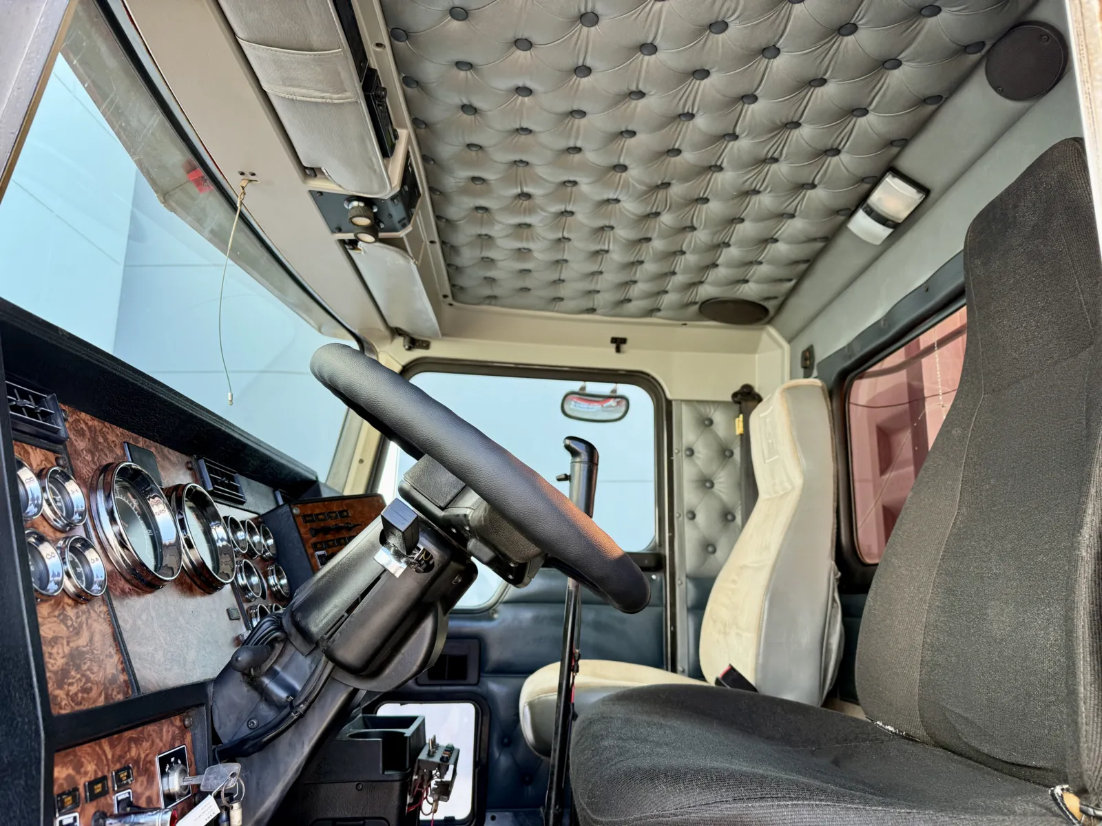 2001 Kenworth W900 - image 14