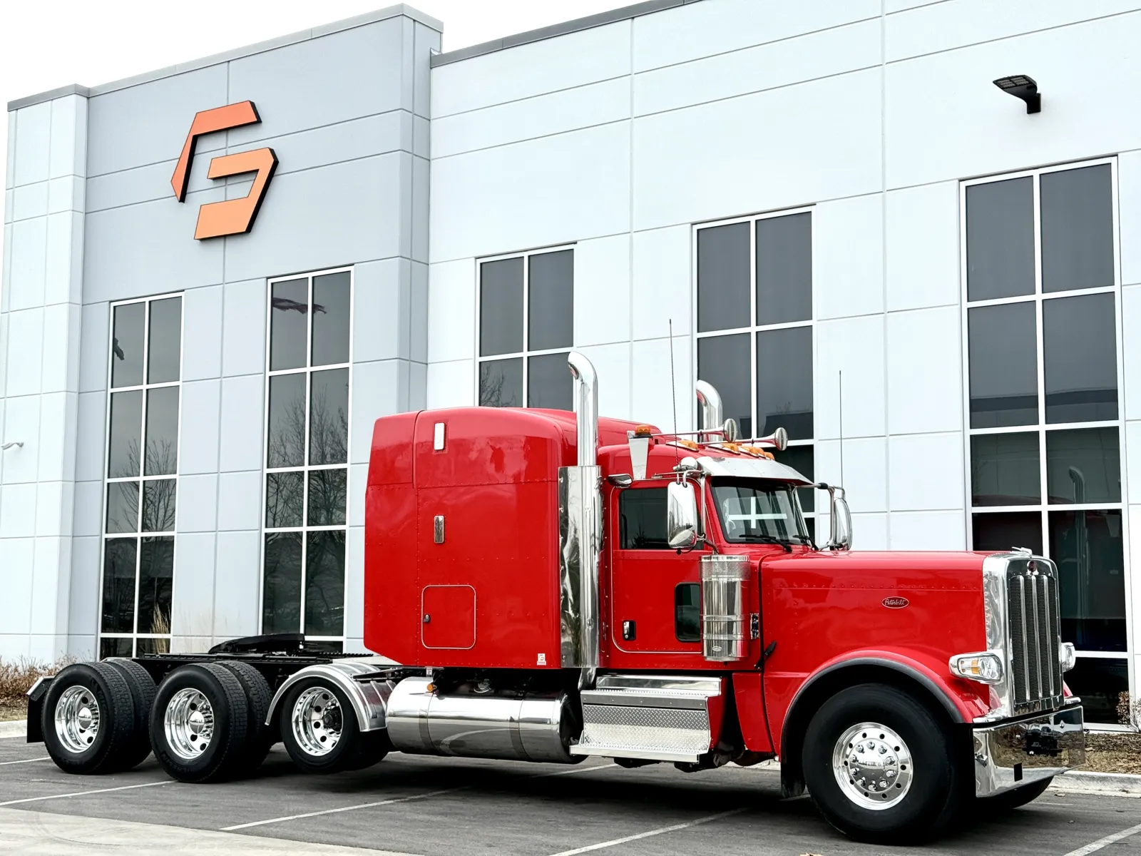 2024 Peterbilt 389 - image 2