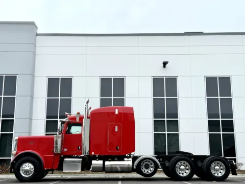 More photos of 2024 PETERBILT 389 at Forge Truck Centers - Illinois, IL
