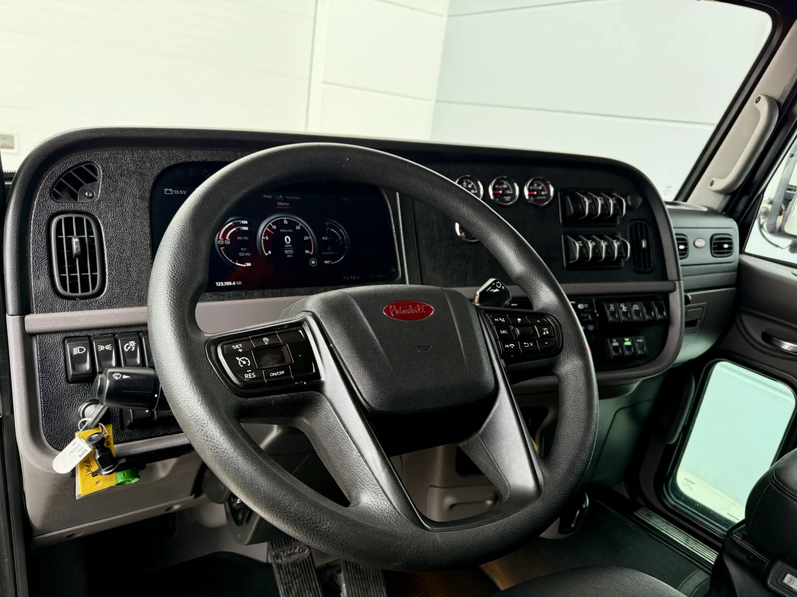 2024 Peterbilt 389 - image 15