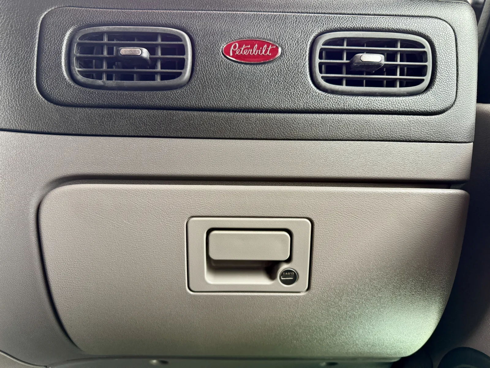 2024 Peterbilt 389 - image 19