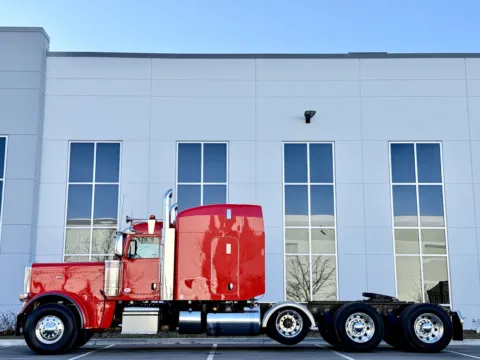 More photos of 2024 PETERBILT 389 at Forge Truck Centers - Illinois, IL
