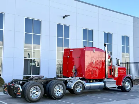 More photos of 2024 PETERBILT 389 at Forge Truck Centers - Illinois, IL
