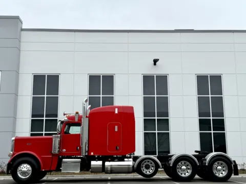 More photos of 2024 PETERBILT 389 at Forge Truck Centers - Illinois, IL