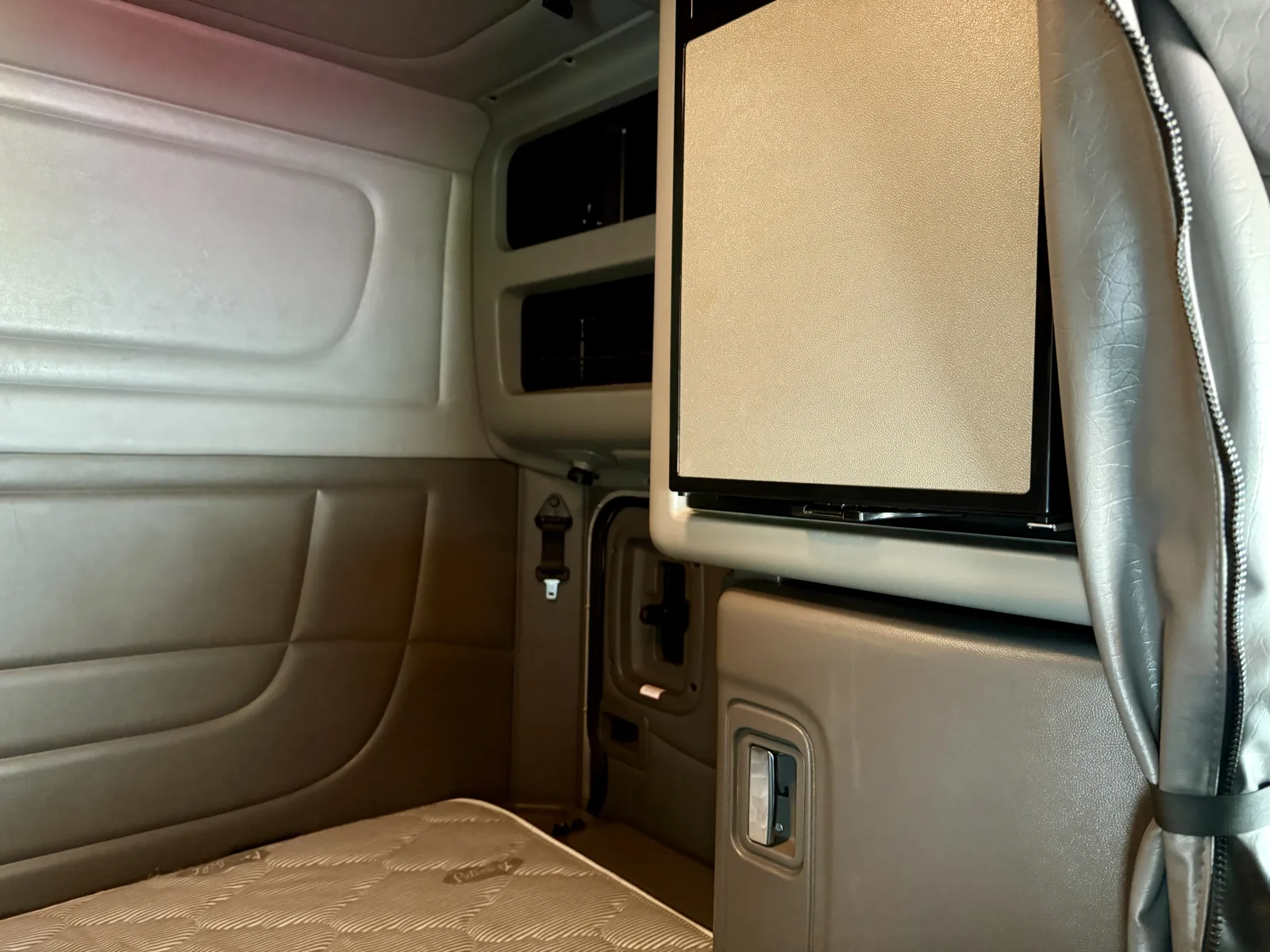 2024 Peterbilt 389 - image 24