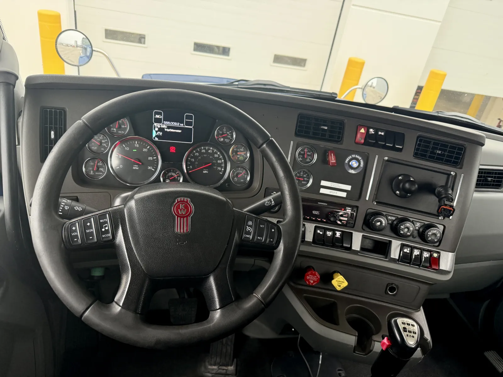 2019 Kenworth T880 - image 16