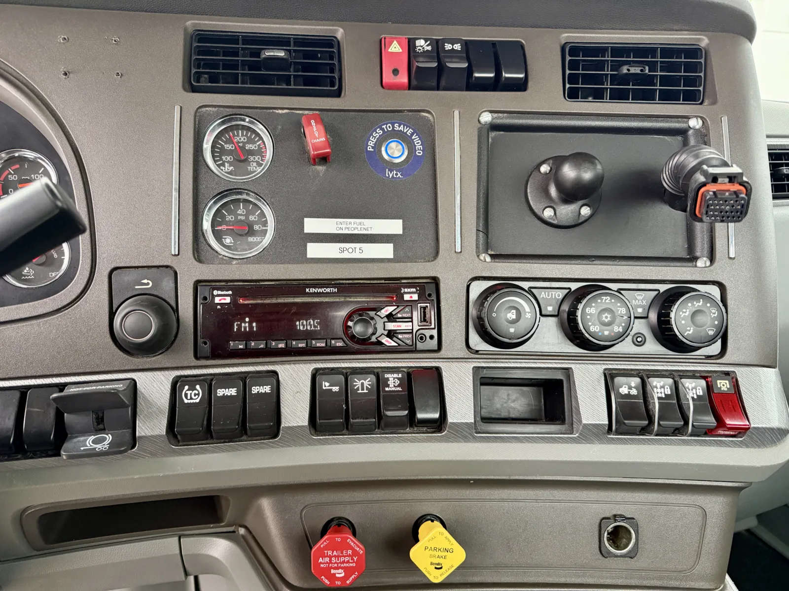 2019 Kenworth T880 - image 18
