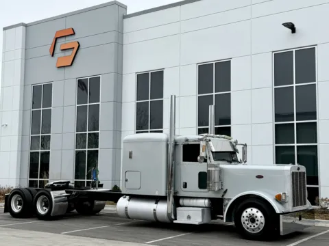 Photos of 2007 PETERBILT 379 for sale in New Lenox, IL at Forge Truck Centers - Illinois