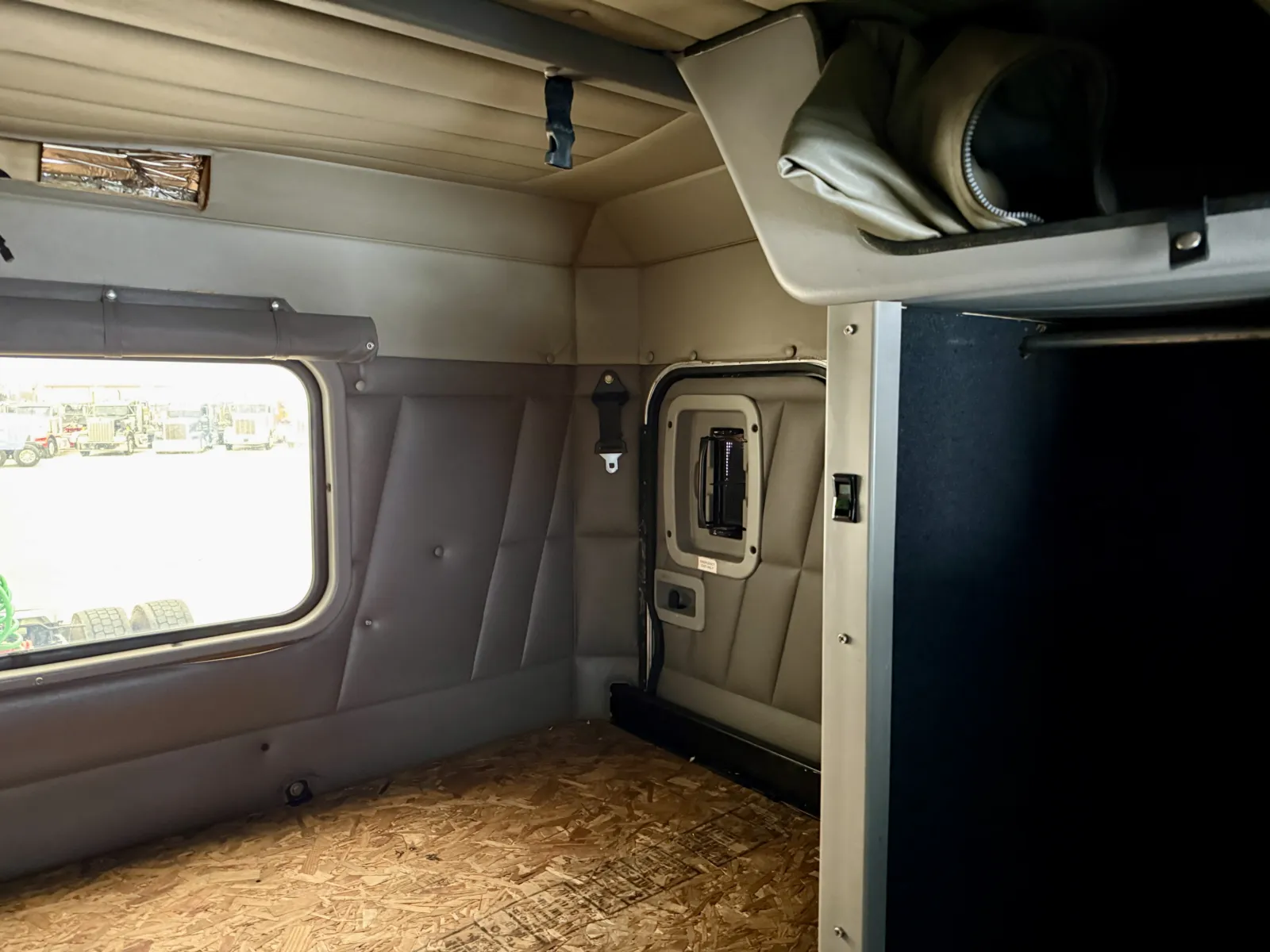 2007 Peterbilt - image 23