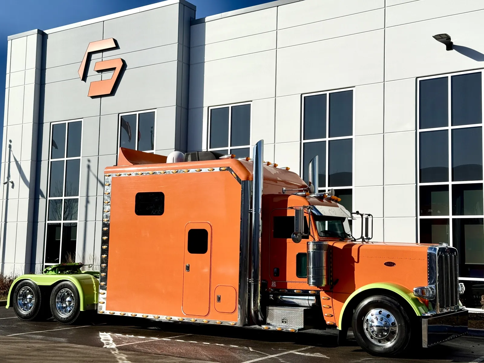 2014 Peterbilt 389 - image 2