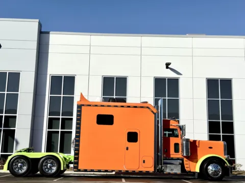 Another view of 2014 PETERBILT 389 for sale in New Lenox, IL at Forge Truck Centers - Illinois