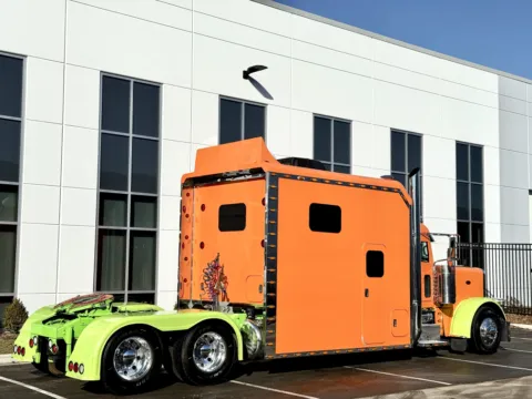 More photos of 2014 PETERBILT 389 at Forge Truck Centers - Illinois, IL