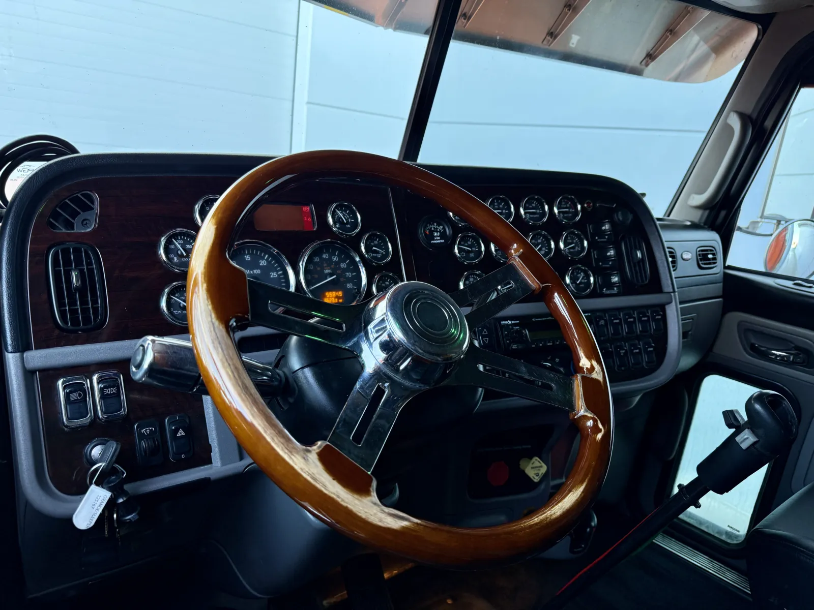 2014 Peterbilt 389 - image 15