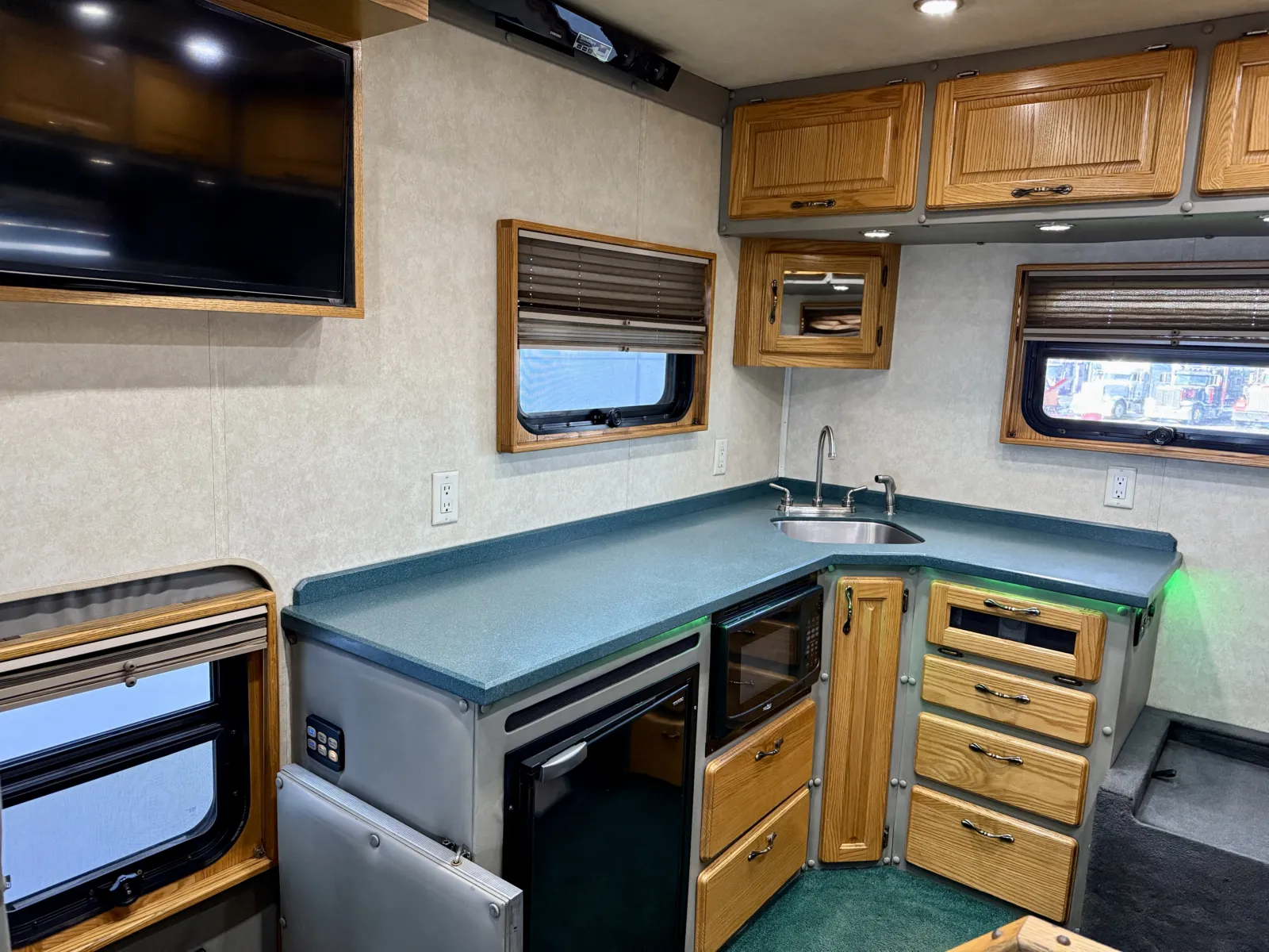 2014 Peterbilt 389 - image 22