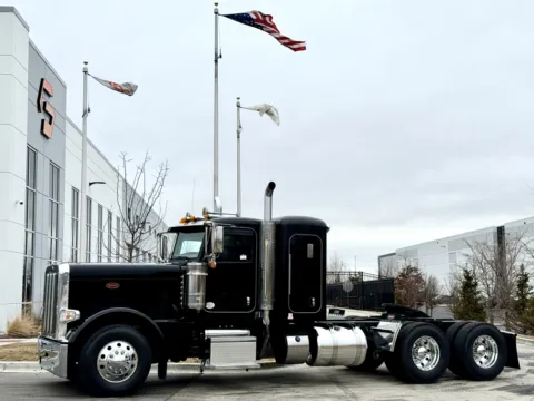 2021 PETERBILT 389 for sale in New Lenox, IL