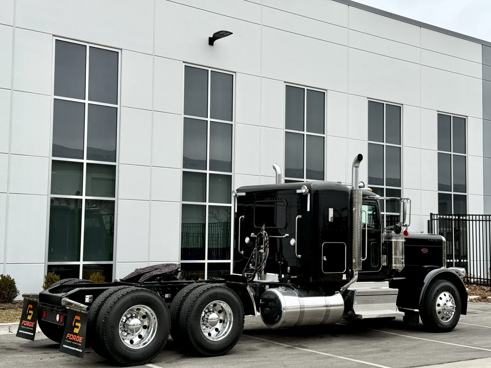 2021 Peterbilt 389 - image 5