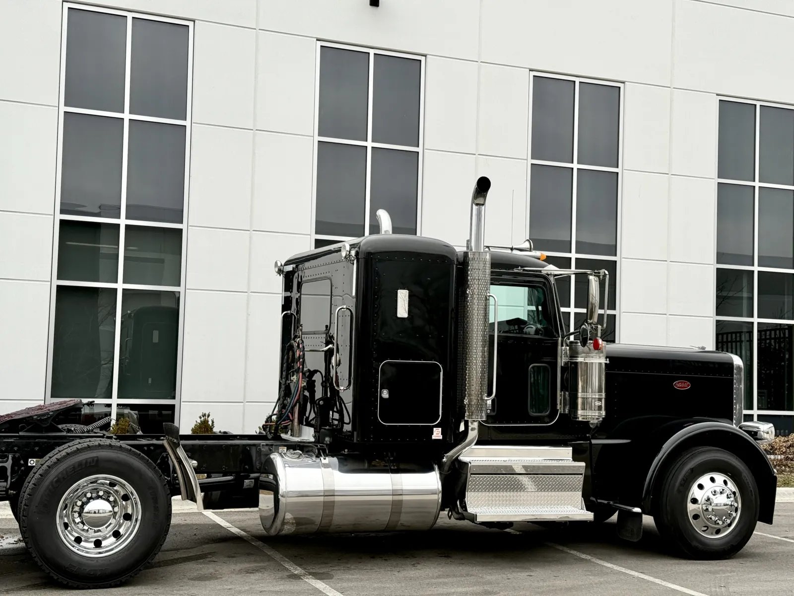 2021 Peterbilt 389 - image 7