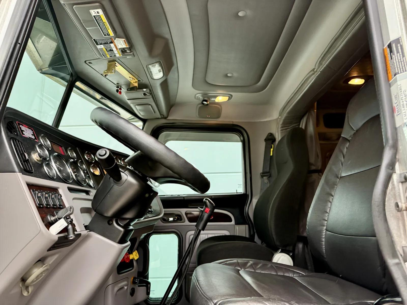 2021 Peterbilt 389 - image 14