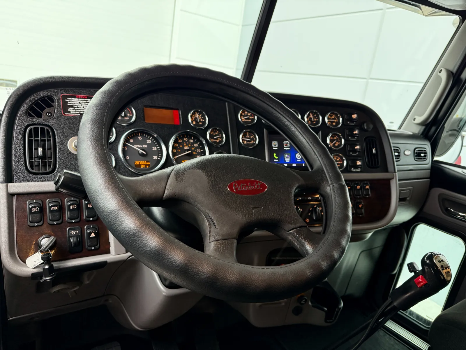 2021 Peterbilt 389 - image 15