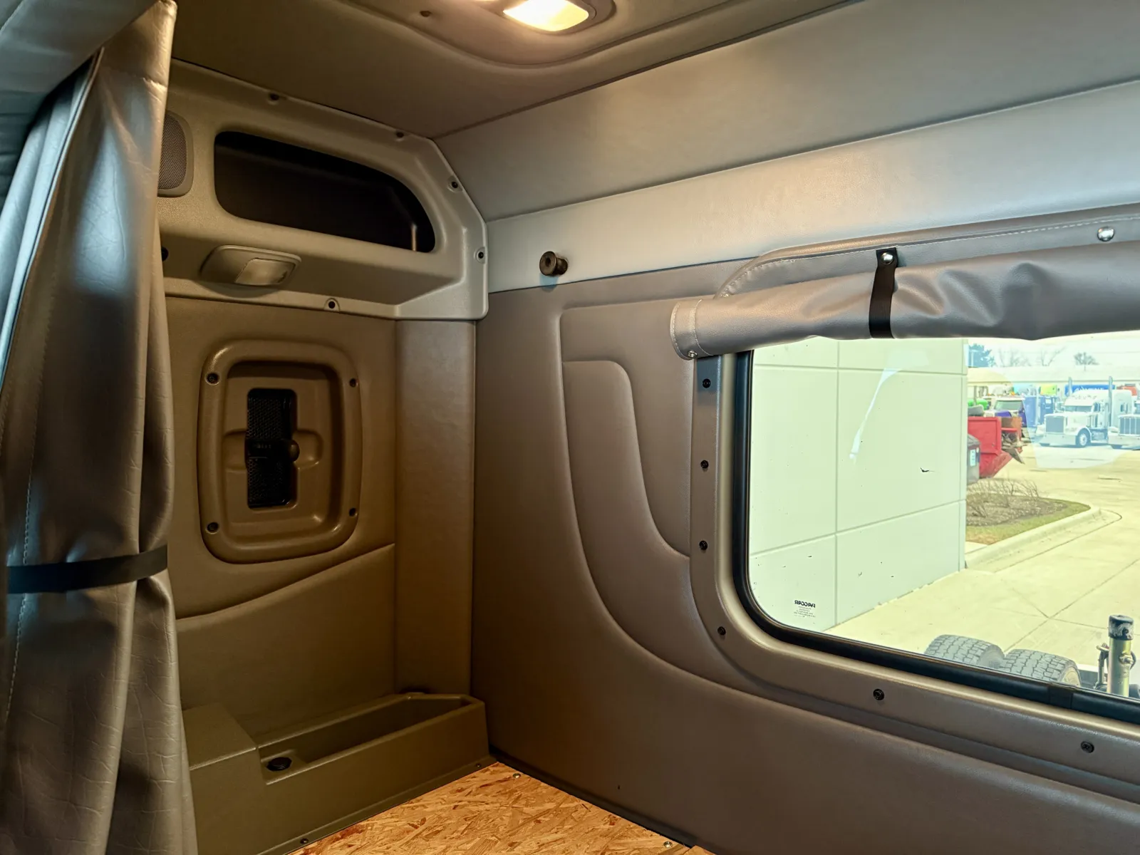 2021 Peterbilt 389 - image 22